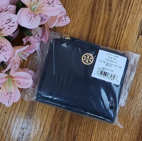 Tory Burch Black Wallet with Gold Logo - Picture 1 of 8